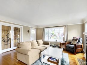 5755 25th Avenue NE, Seattle WA 98105
