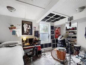 5755 25th Avenue NE, Seattle WA 98105