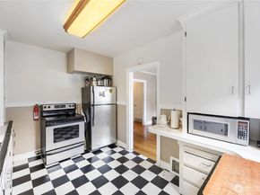 5755 25th Avenue NE, Seattle WA 98105