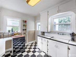 5755 25th Avenue NE, Seattle WA 98105