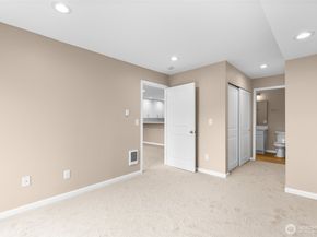 2000 W Barrett Street 202, Seattle WA 98199