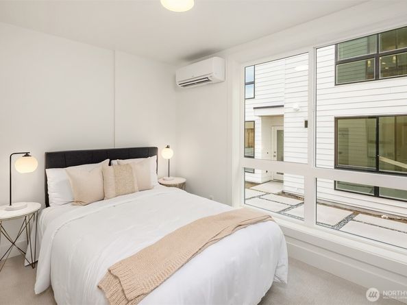 4419 2nd Avenue NE A, Seattle WA 98105