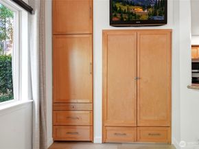 300 10th Avenue A110, Seattle WA 98122