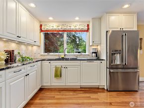 6771 81st Avenue SE, Mercer Island WA 98040