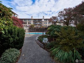13229 Linden Avenue N 403B, Seattle WA 98133