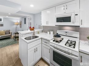 954 19th Avenue E, Seattle WA 98112