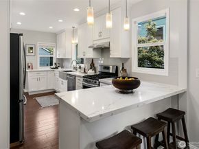 954 19th Avenue E, Seattle WA 98112