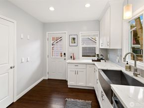 954 19th Avenue E, Seattle WA 98112