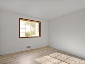 3438 161st Place SE 49, Bellevue WA 98008