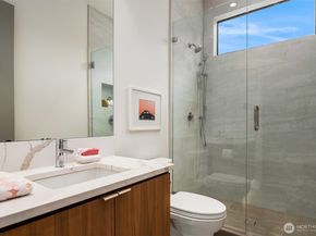 1032 89th Avenue NE, Bellevue WA 98004