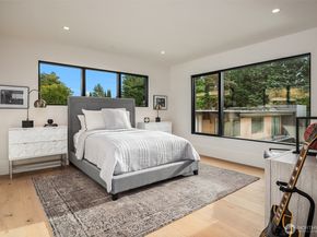 1032 89th Avenue NE, Bellevue WA 98004