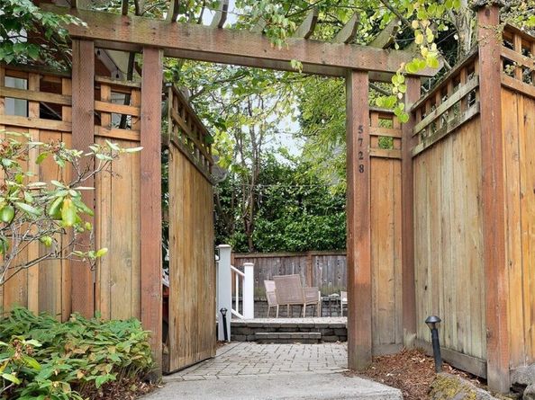 5728 Woodlawn Avenue N, Seattle WA 98103