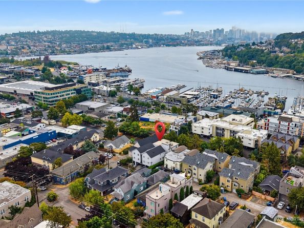 952 N 35th Street 102, Seattle WA 98103