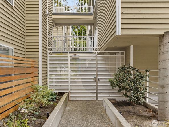 3420 Burke Avenue N A103, Seattle WA 98103