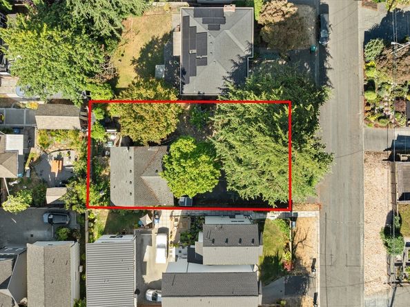 201 N 101st Street, Seattle WA 98133