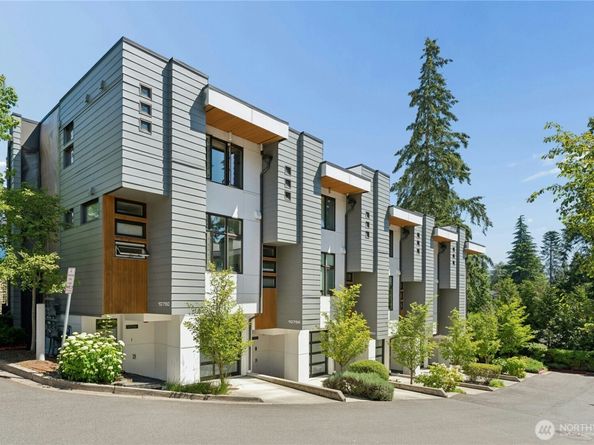 10762 SE 1st Drive 22, Bellevue WA 98004