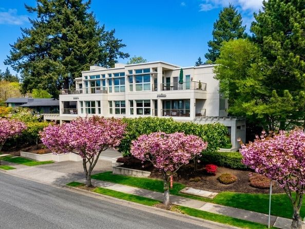 101 99th Avenue NE 101, Bellevue WA 98004