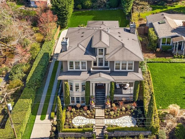2212 77th Avenue SE, Mercer Island WA 98040