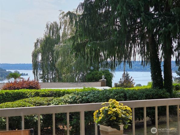 18540 63rd Avenue NE, Kenmore WA 98028