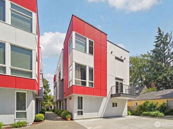 9032 14th Avenue NW D, Seattle WA 98117