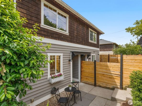 9121 23rd Avenue NE, Seattle WA 98115