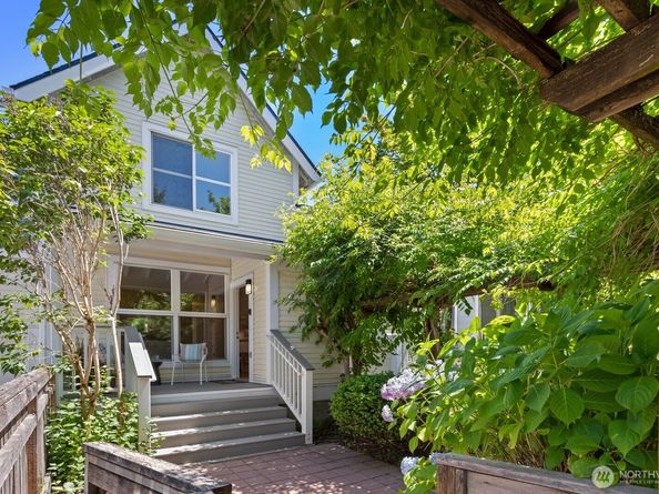 6726 35th Place S, Seattle WA 98118