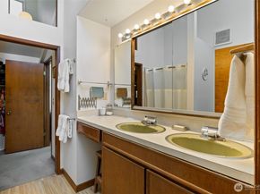 3068 169th Avenue NE, Bellevue WA 98008