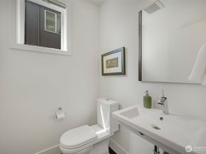 307 14th Avenue E B, Seattle WA 98112