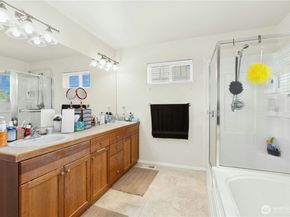 16918 Woodside Drive SE, Renton WA 98058