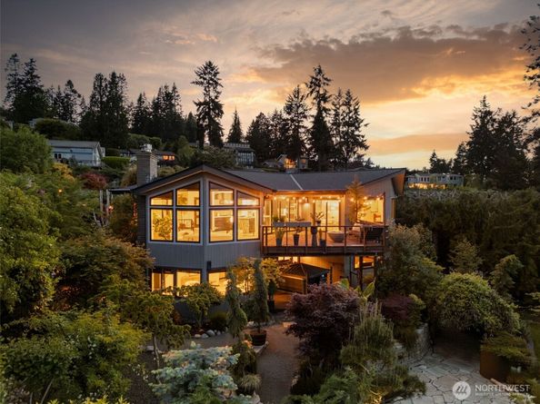 10847 Bill Point Bluff NE, Bainbridge Island WA 98110