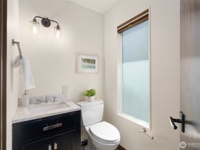 10847 Bill Point Bluff NE, Bainbridge Island WA 98110