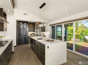 10847 Bill Point Bluff NE, Bainbridge Island WA 98110