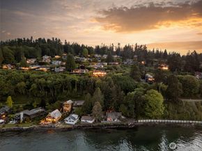 10847 Bill Point Bluff NE, Bainbridge Island WA 98110