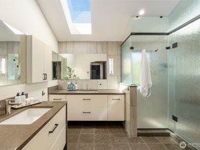 10847 Bill Point Bluff NE, Bainbridge Island WA 98110