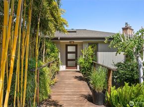 10847 Bill Point Bluff NE, Bainbridge Island WA 98110