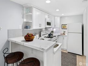 954 19th Avenue E, Seattle WA 98112