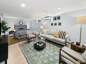 954 19th Avenue E, Seattle WA 98112