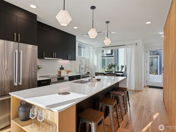 515 Howe A, Seattle WA 98109