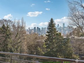 515 Howe A, Seattle WA 98109