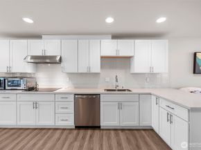 19305 7th Ave W B6, Lynnwood WA 98036