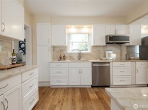6541 20th Avenue NE, Seattle WA 98115