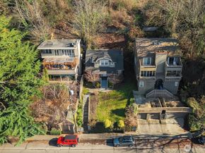 1606 Lakeview Boulevard E, Seattle WA 98102