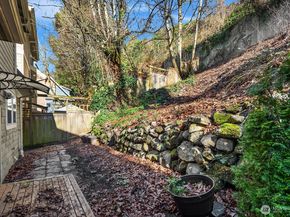1606 Lakeview Boulevard E, Seattle WA 98102