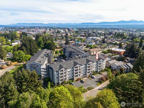 1318 37th Street 1304, Everett WA 98201