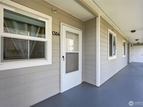 1318 37th Street 1304, Everett WA 98201