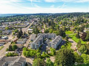 1318 37th Street 1304, Everett WA 98201
