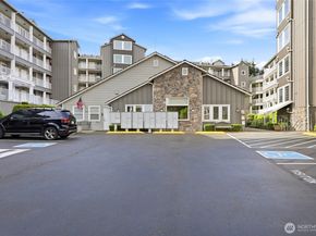 1318 37th Street 1304, Everett WA 98201