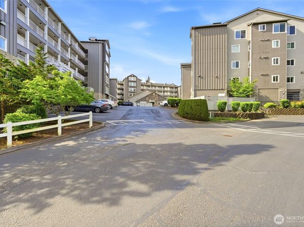 1318 37th Street 1304, Everett WA 98201