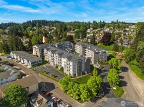1318 37th Street 1304, Everett WA 98201