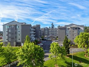 1318 37th Street 1304, Everett WA 98201
